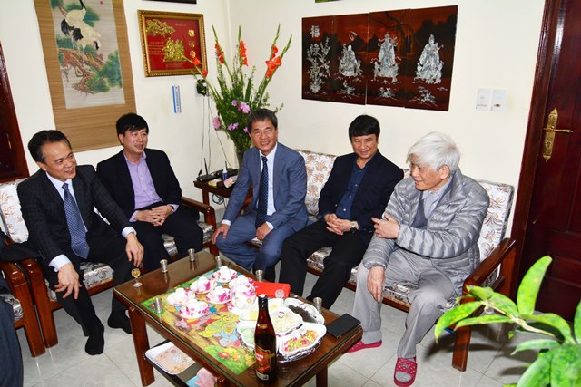 Lãnh đạo Tổng công ty Viglacera thăm và chúc sức khỏe các đồng chí nguyên lãnh đạo Tổng công ty nhân dịp Tết Ất Mùi  2015