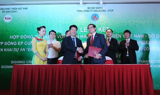 Lễ ký hợp đồng triển khai Dự án Kính tiết kiệm năng lượng Viglacera phát trên Bản tin Thời sự VTV1 - 19h ngày 09/10/2015