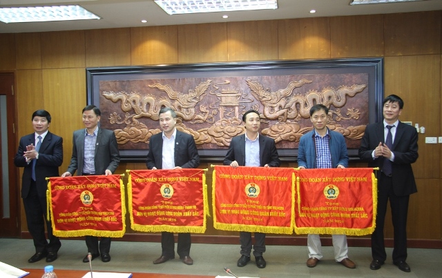 Hội nghị Công đoàn TCT Viglacera – CTCP năm 2016: Thu nhập bình quân của người lao động ngày càng tăng trưởng