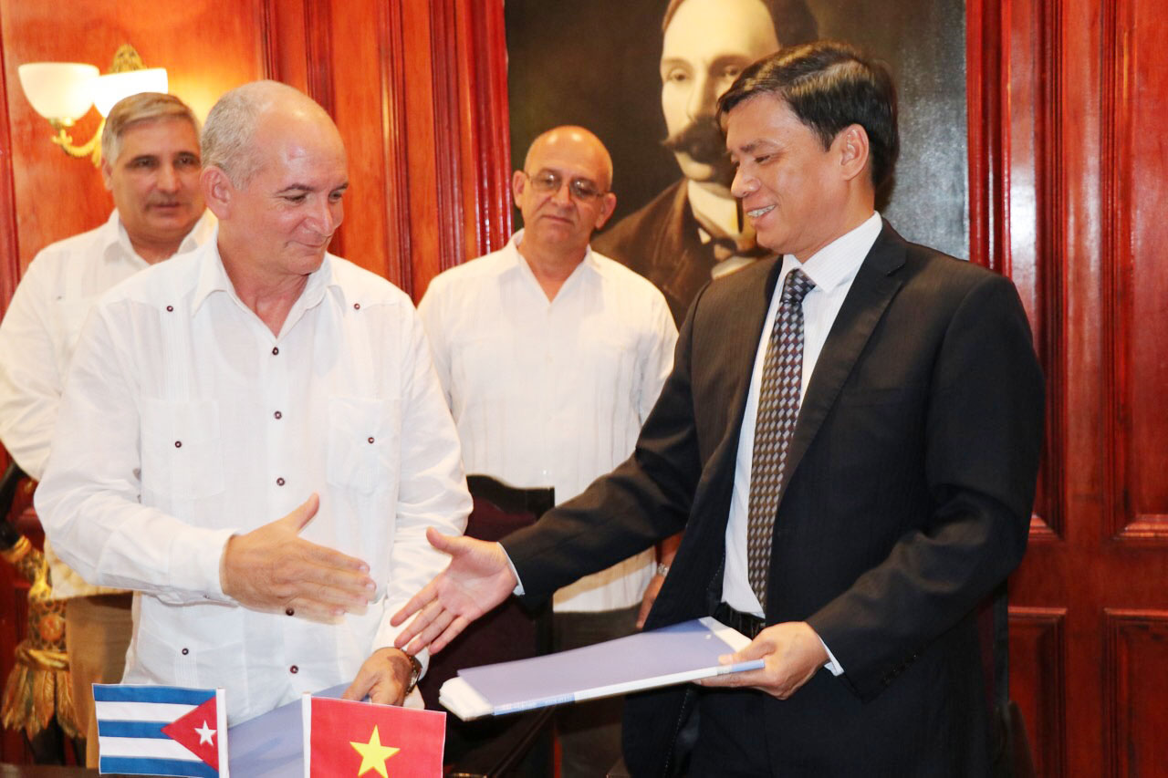 Viglacera Corporation announced and signed a contract to establish a joint venture manufacturing building materials in Cuba