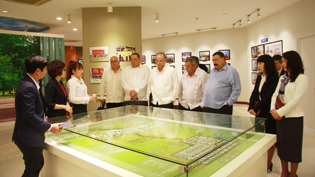 The Cuban Deputy Minister of Construction visited Viglacera Corporation - JSC